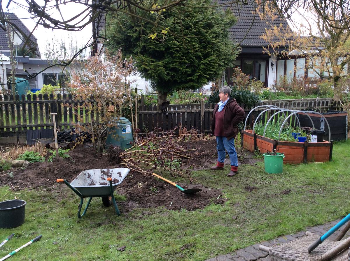 UNSERE GARTENFLÄCHE MUSS GEEBNET WERDEN